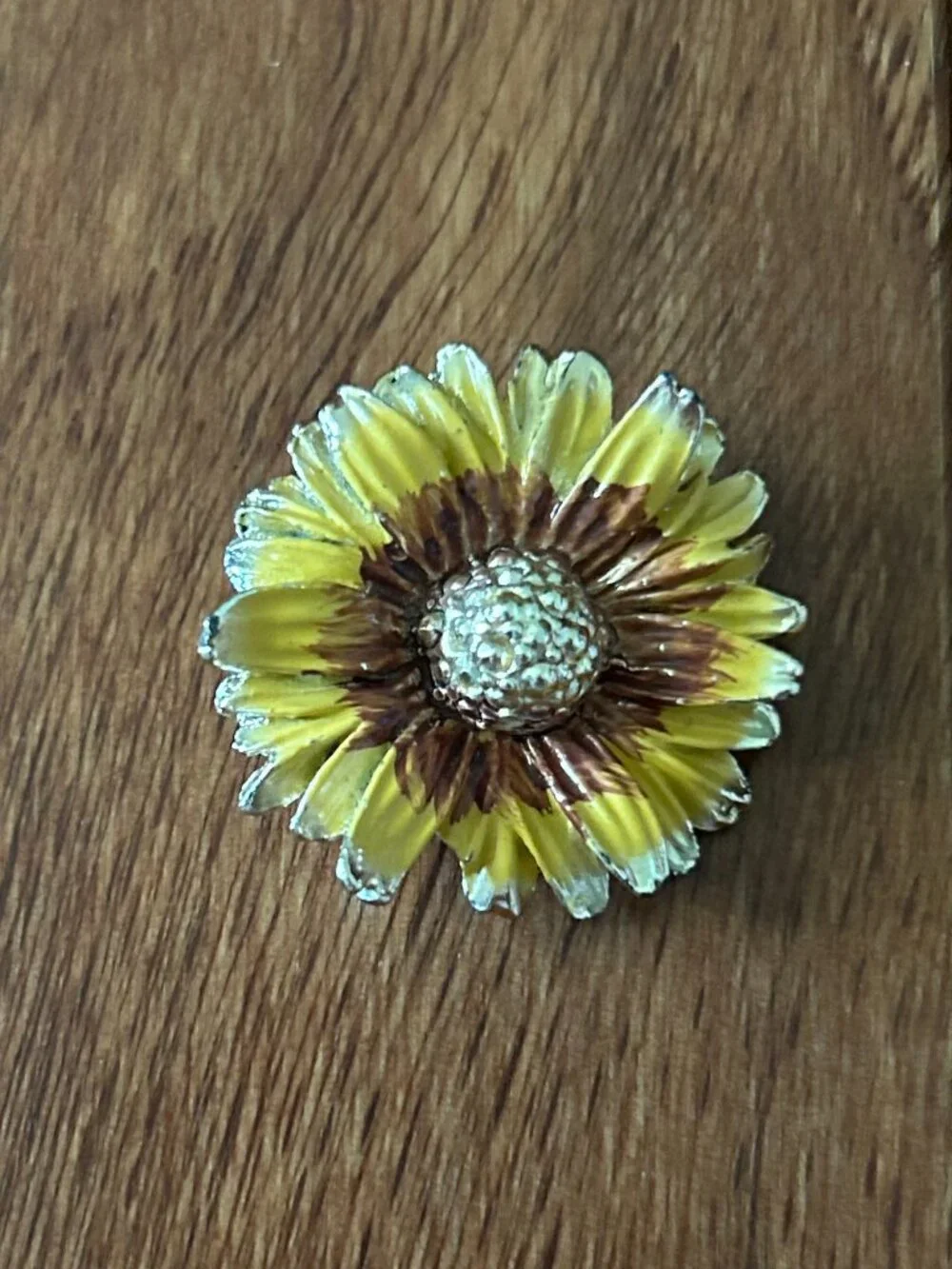 Vintage 1960s Yellow Enamel Daisy Brooch | Floral Pin | Mid-Century Flower Jewel